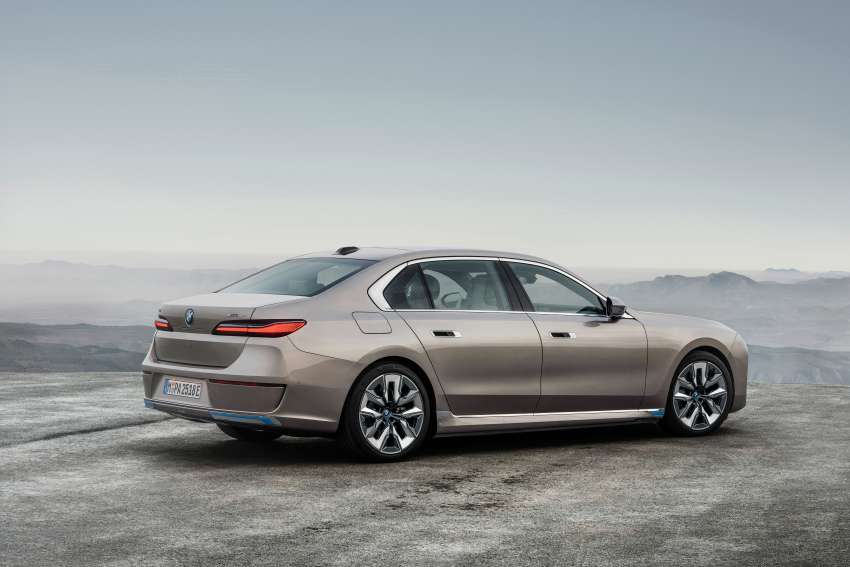 2023 BMW i7 – first all-electric 7 Series; xDrive60 with 544 PS, 745 Nm, 625 km EV range, 101.7-kWh battery Image #1446703