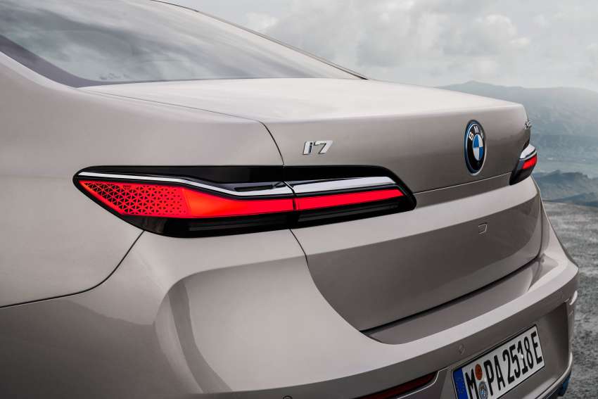 2023 BMW i7 – first all-electric 7 Series; xDrive60 with 544 PS, 745 Nm, 625 km EV range, 101.7-kWh battery Image #1446720