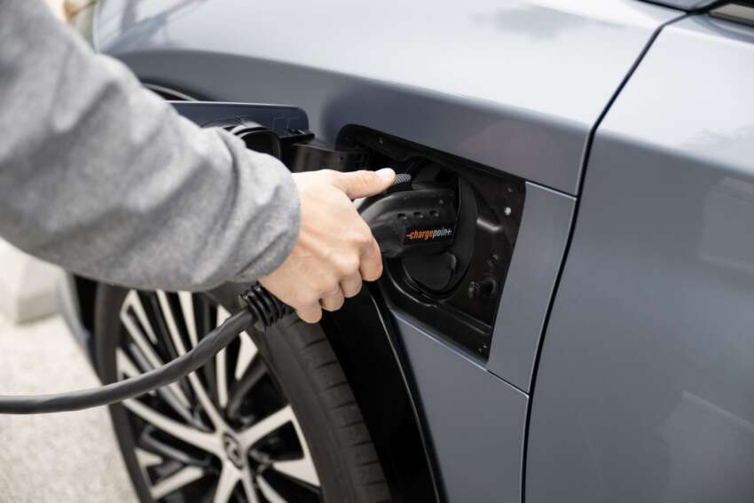 Lexus RZ 450e EV officially revealed – 71.4 kWh battery, twin-motor, up to 450 km range, yoke steering 1588194