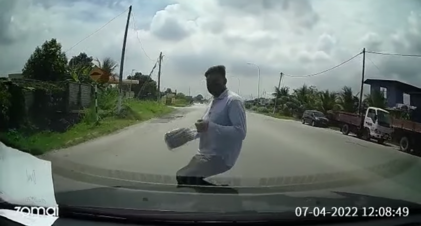 Percubaan <em>scam</em> seorang lelaki di Klang seolah-olah dilanggar gagal; mangsa ada rakaman video <em>dashcam</em> 1444606