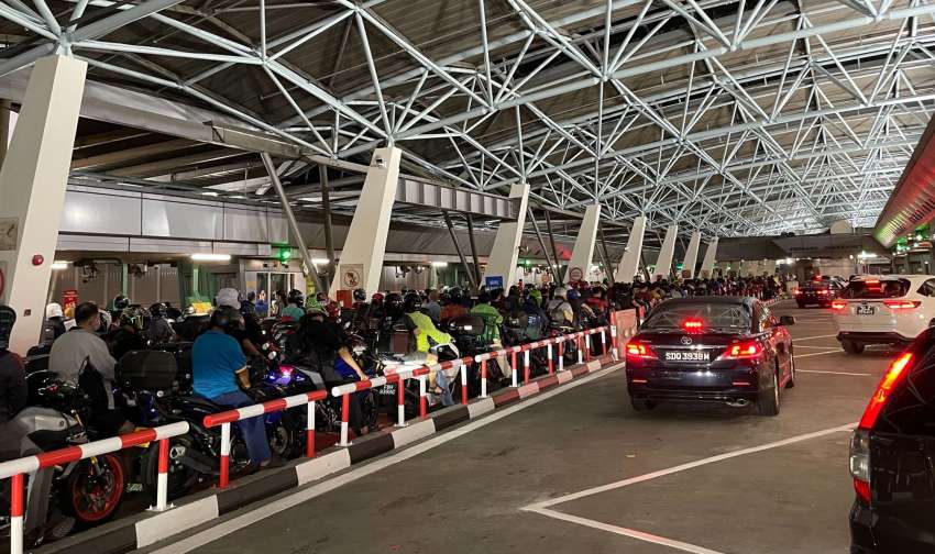 Over 11k crossed Malaysia-Singapore land border in first 7 hours of reopening; queues at Woodlands, Tuas 1438972