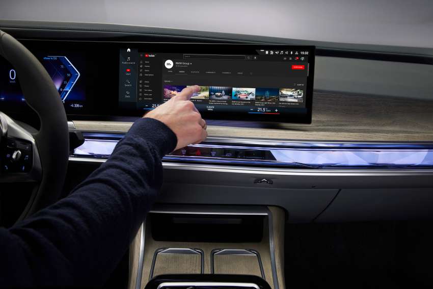 2023 BMW 7 Series: G70 gets Swarovski lights, crystal interior, 31in 8K TV, auto doors with touchscreens! 1446878