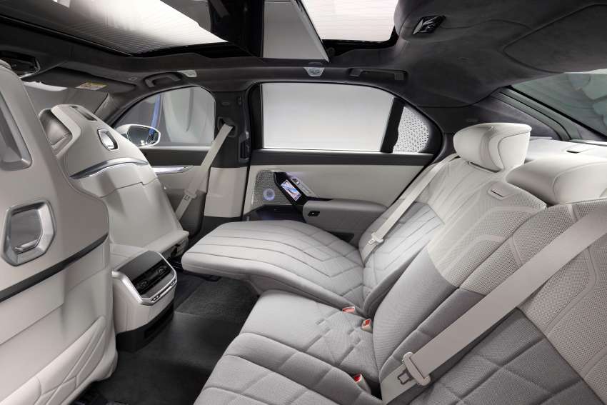 2023 BMW 7 Series: G70 gets Swarovski lights, crystal interior, 31in 8K TV, auto doors with touchscreens! 1446867