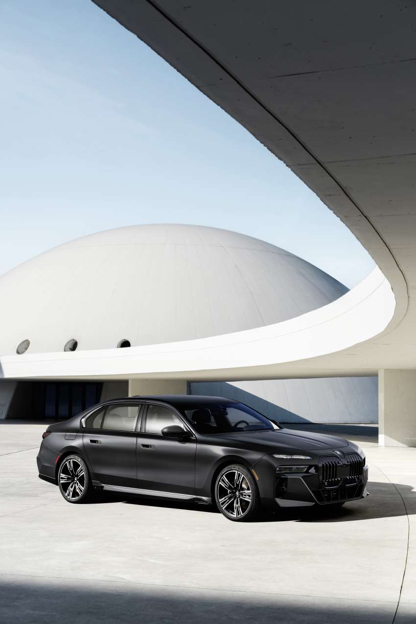BMW 7 Series G70 2023 diperkenal – konsep rekaan baru, lampu Swarovski, TV 8K 31 inci di belakang 1447400