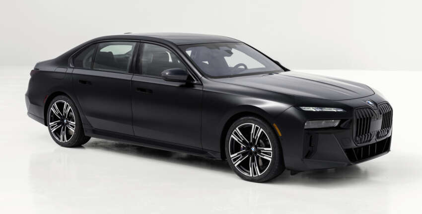 2023 BMW 7 Series: G70 gets Swarovski lights, crystal interior, 31in 8K TV, auto doors with touchscreens! 1446677