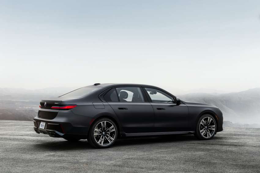 2023 BMW 7 Series: G70 gets Swarovski lights, crystal interior, 31in 8K TV, auto doors with touchscreens! 1446695