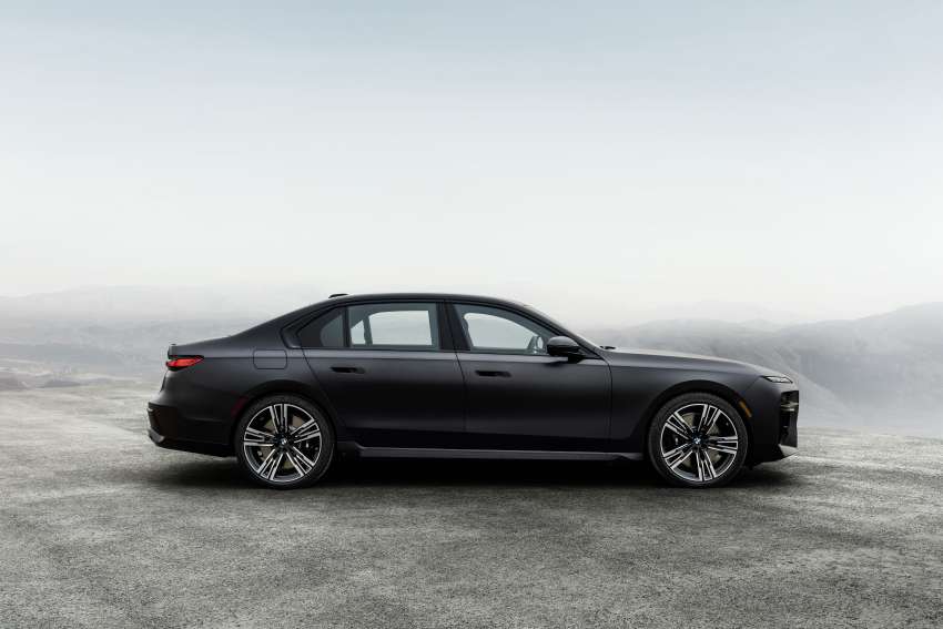 2023 BMW 7 Series: G70 gets Swarovski lights, crystal interior, 31in 8K TV, auto doors with touchscreens! 1446696