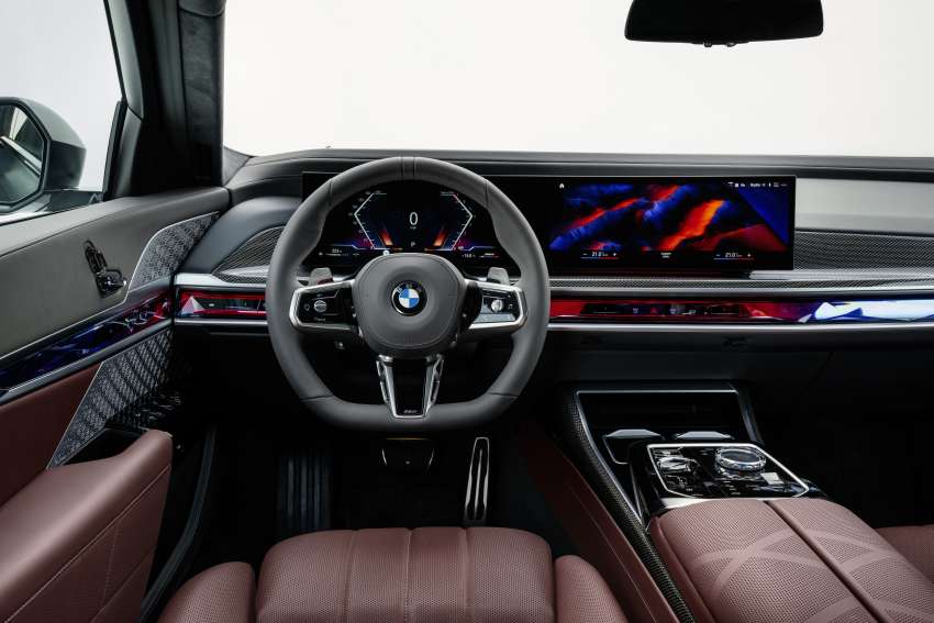 BMW 7 Series G70 2023 diperkenal – konsep rekaan baru, lampu Swarovski, TV 8K 31 inci di belakang 1447374
