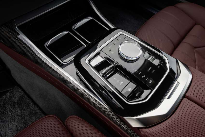 2023 BMW 7 Series: G70 gets Swarovski lights, crystal interior, 31in 8K TV, auto doors with touchscreens! 1446725