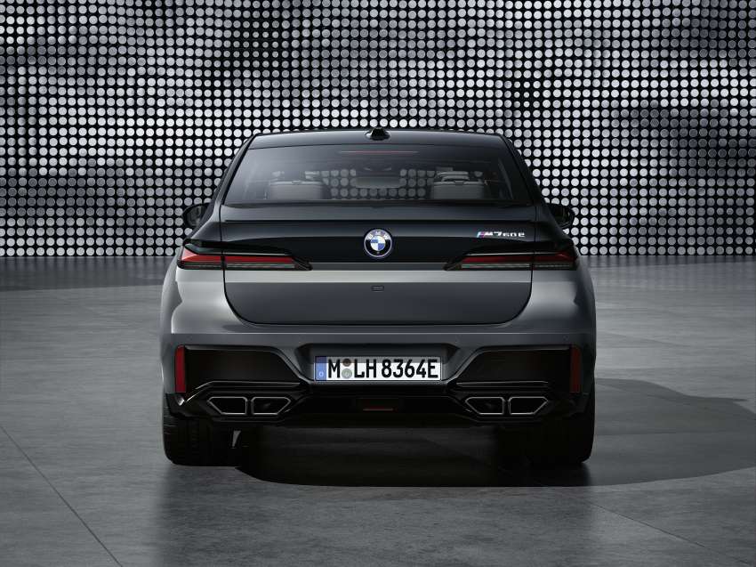 BMW 7 Series G70 2023 diperkenal – konsep rekaan baru, lampu Swarovski, TV 8K 31 inci di belakang 1447477