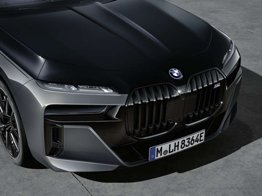 2023 BMW 7 Series: G70 gets Swarovski lights, crystal interior, 31in 8K TV, auto doors with touchscreens! 1446797