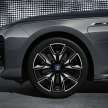 BMW 7 Series G70 2023 diperkenal – konsep rekaan baru, lampu Swarovski, TV 8K 31 inci di belakang