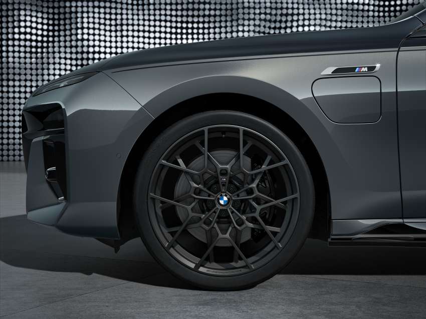 BMW 7 Series G70 2023 diperkenal – konsep rekaan baru, lampu Swarovski, TV 8K 31 inci di belakang 1447482