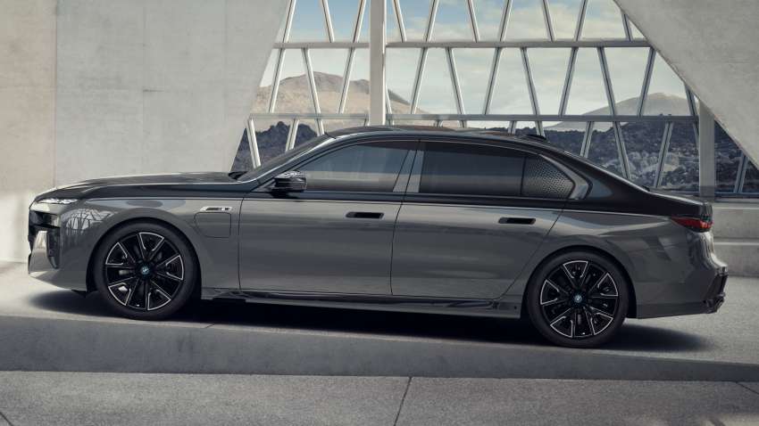 2023 BMW 7 Series: G70 gets Swarovski lights, crystal interior, 31in 8K TV, auto doors with touchscreens! 1446828