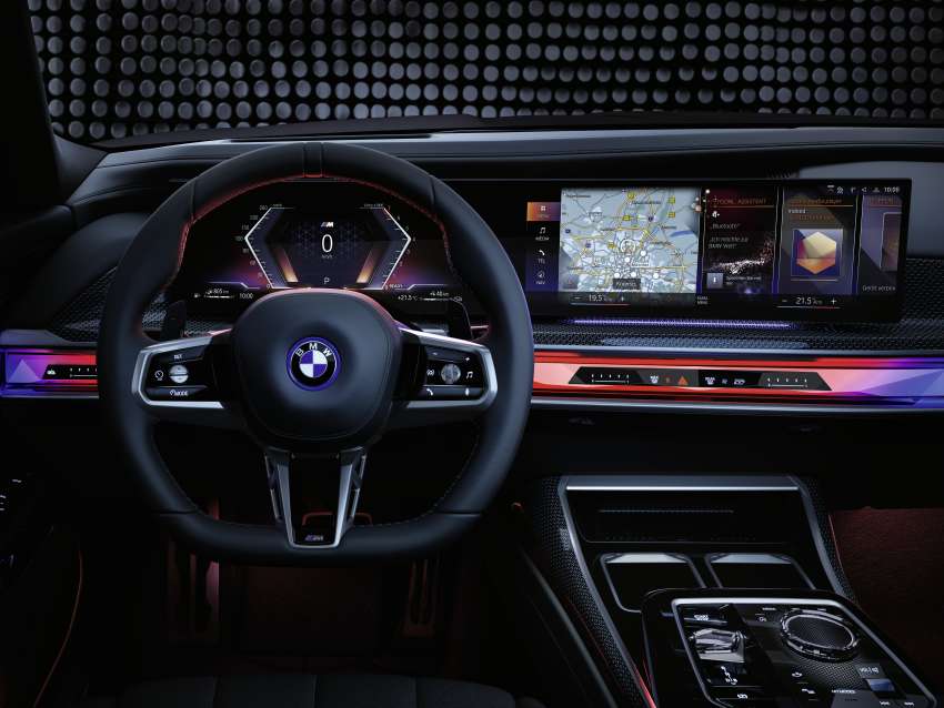 BMW 7 Series G70 2023 diperkenal – konsep rekaan baru, lampu Swarovski, TV 8K 31 inci di belakang 1447489