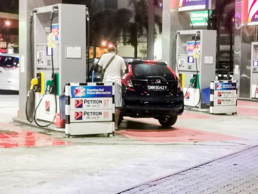 KPDNHEP pantau stesen minyak sekitar Johor Bahru, elak kenderaan Singapura isi petrol RON95 bersubsidi 1439957