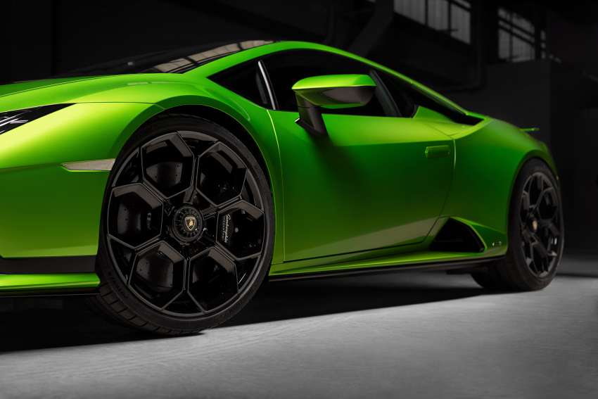 Lamborghini Huracan Tecnica debuts with STO’s 5.2L V10 – 640 PS, 565 Nm; 0-100 km/h in 3.2s; 325 km/h 1443751