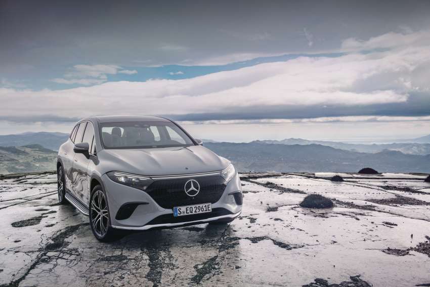 Mercedes-Benz EQS SUV debuts – 3-row EV with up to 660 km range, 544 PS, 858 Nm; MBUX Hyperscreen 1445659