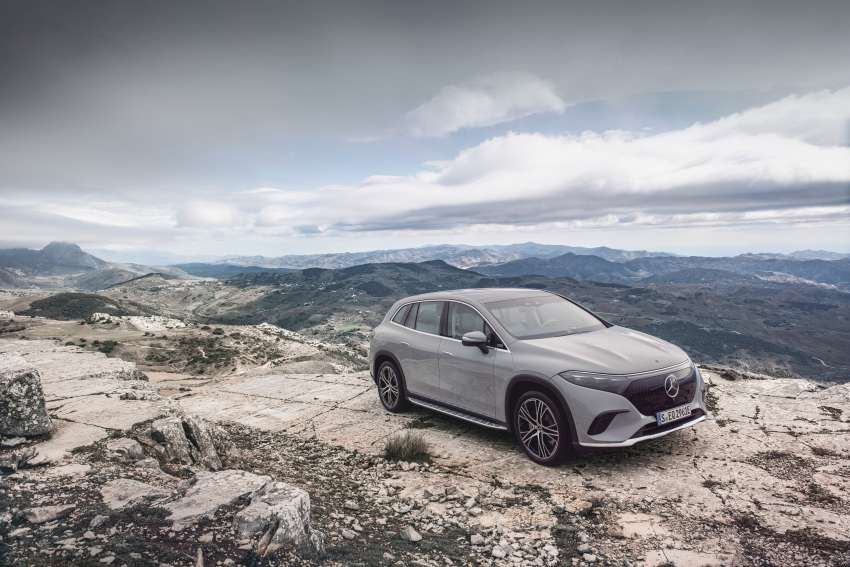 Mercedes-Benz EQS SUV debuts – 3-row EV with up to 660 km range, 544 PS, 858 Nm; MBUX Hyperscreen 1445661