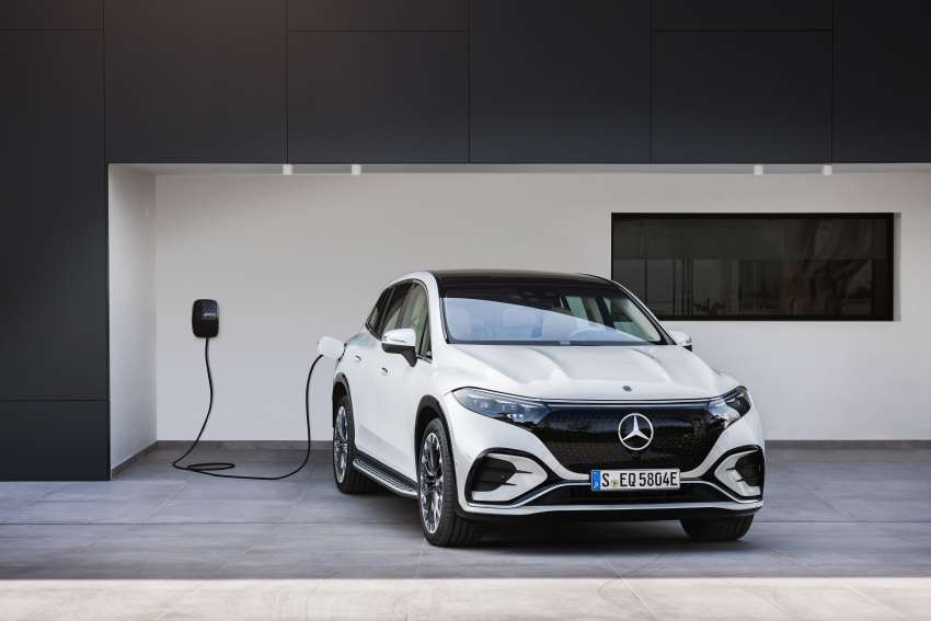 Mercedes-Benz EQS SUV debuts – 3-row EV with up to 660 km range, 544 PS, 858 Nm; MBUX Hyperscreen 1445671