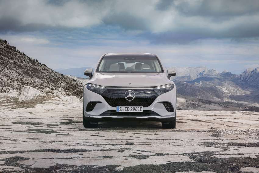 Mercedes-Benz EQS SUV debuts – 3-row EV with up to 660 km range, 544 PS, 858 Nm; MBUX Hyperscreen 1445673