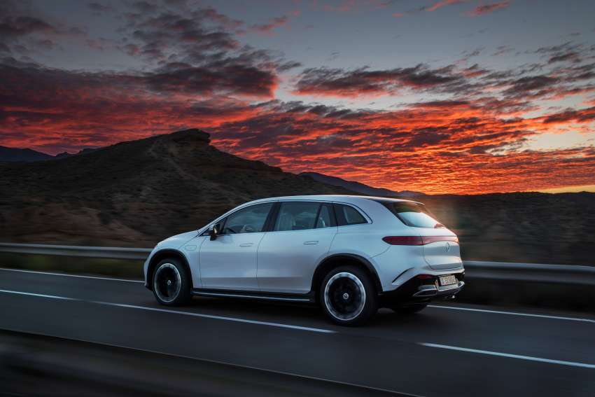 Mercedes-Benz EQS SUV debuts – 3-row EV with up to 660 km range, 544 PS, 858 Nm; MBUX Hyperscreen 1445680