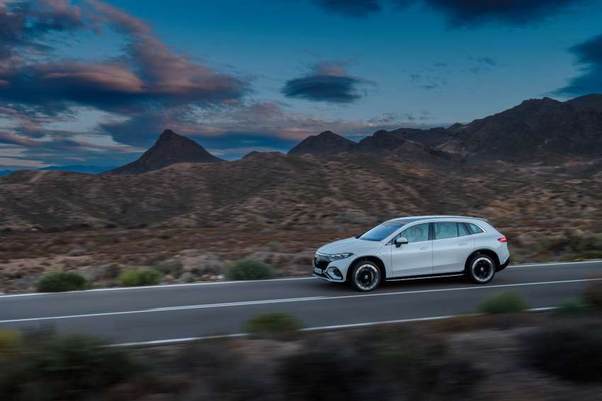 Mercedes-Benz EQS SUV debuts – 3-row EV with up to 660 km range, 544 PS, 858 Nm; MBUX Hyperscreen 1445681