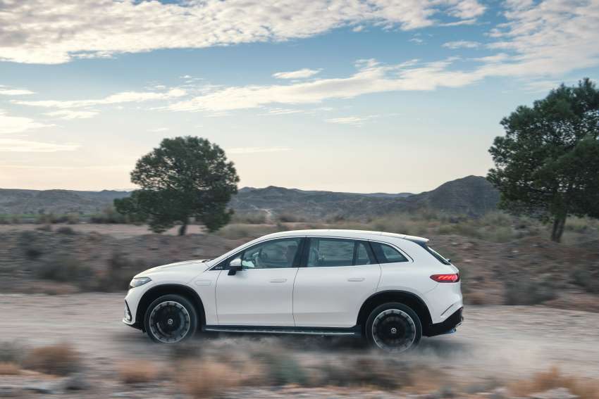 Mercedes-Benz EQS SUV debuts – 3-row EV with up to 660 km range, 544 PS, 858 Nm; MBUX Hyperscreen 1445686