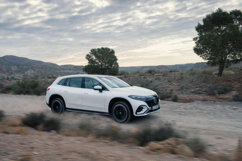 Mercedes-Benz EQS SUV debuts – 3-row EV with up to 660 km range, 544 PS, 858 Nm; MBUX Hyperscreen 1445687