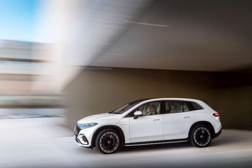 Mercedes-Benz EQS SUV debuts – 3-row EV with up to 660 km range, 544 PS, 858 Nm; MBUX Hyperscreen 1445628