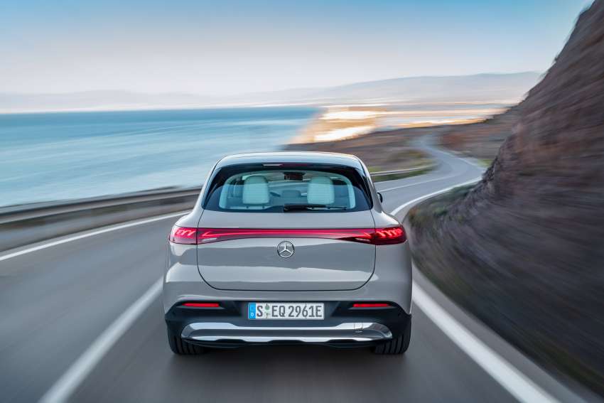 Mercedes-Benz EQS SUV debuts – 3-row EV with up to 660 km range, 544 PS, 858 Nm; MBUX Hyperscreen 1445645