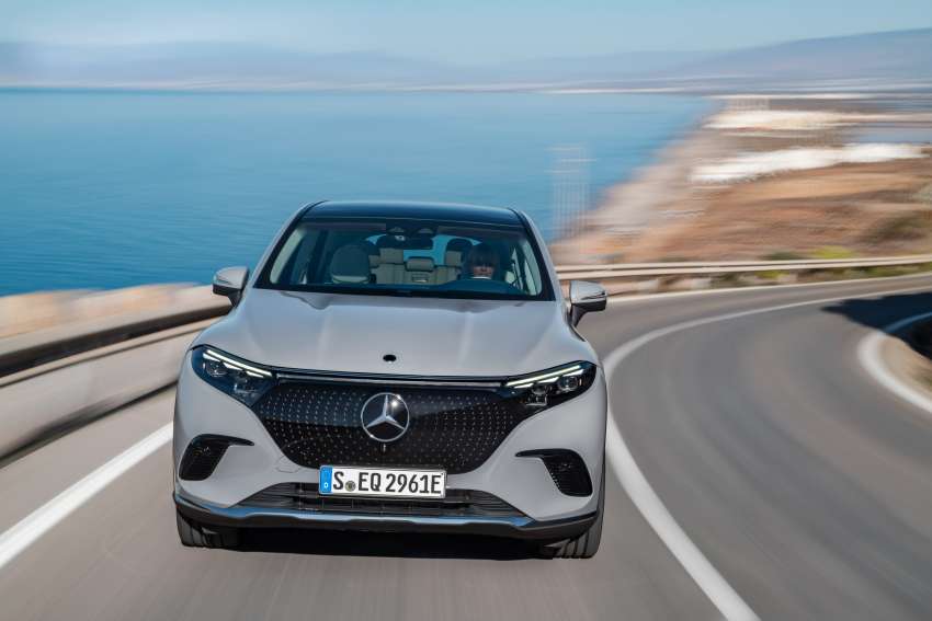 Mercedes-Benz EQS SUV debuts – 3-row EV with up to 660 km range, 544 PS, 858 Nm; MBUX Hyperscreen 1445646
