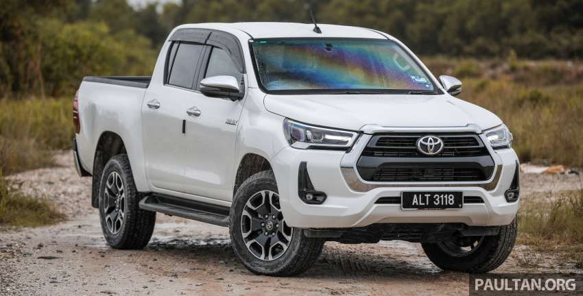 VIDEO: Toyota Hilux 2.4V vs Mitsubishi Triton 2.4 A/T Premium – trak pikap mana lebih berbaloi di Malaysia? 1448537