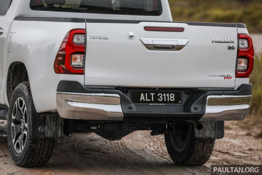 VIDEO: Toyota Hilux 2.4V vs Mitsubishi Triton 2.4 A/T Premium – trak pikap mana lebih berbaloi di Malaysia? 1448562