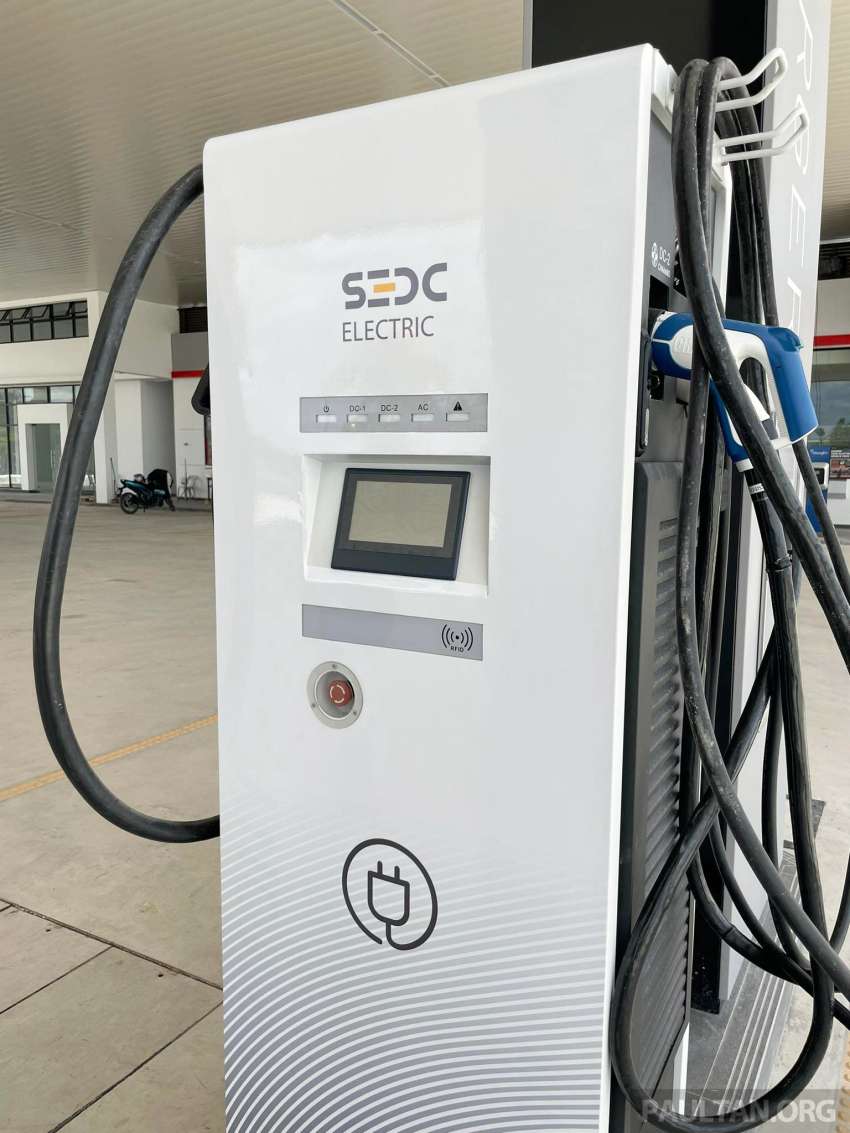 Petros multi-fuel station in Sarawak caters to vehicles powered by petrol, diesel, electricity or hydrogen Image #1444255