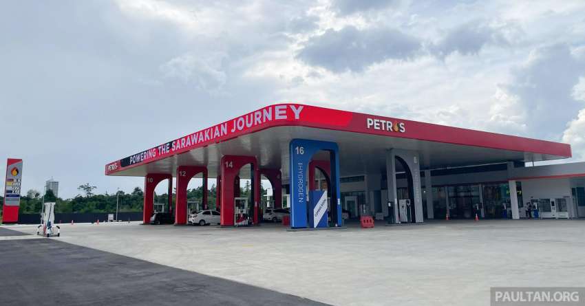Petros multi-fuel station in Sarawak caters to vehicles powered by petrol, diesel, electricity or hydrogen Image #1444242