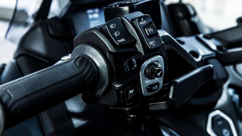 Yamaha TMax Tech Max 2022 terima peningkatan – panel badan serba baru, kelengkapan lebih canggih 1445931