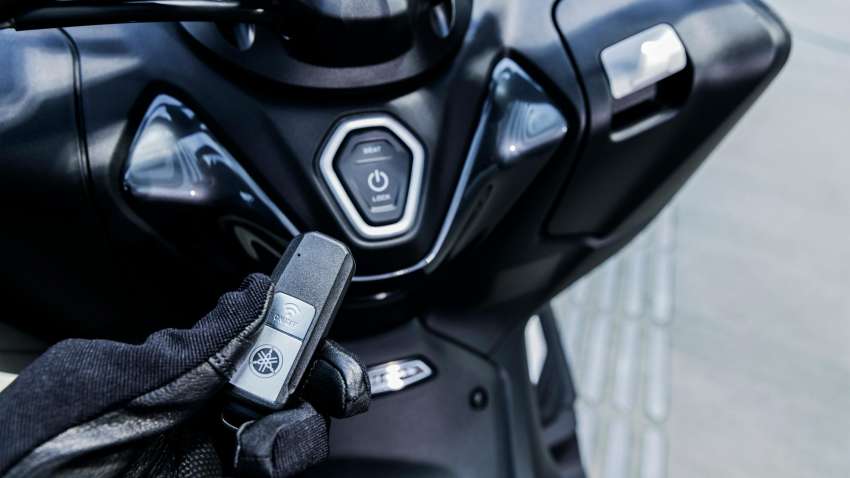 Yamaha TMax Tech Max 2022 terima peningkatan – panel badan serba baru, kelengkapan lebih canggih 1445929