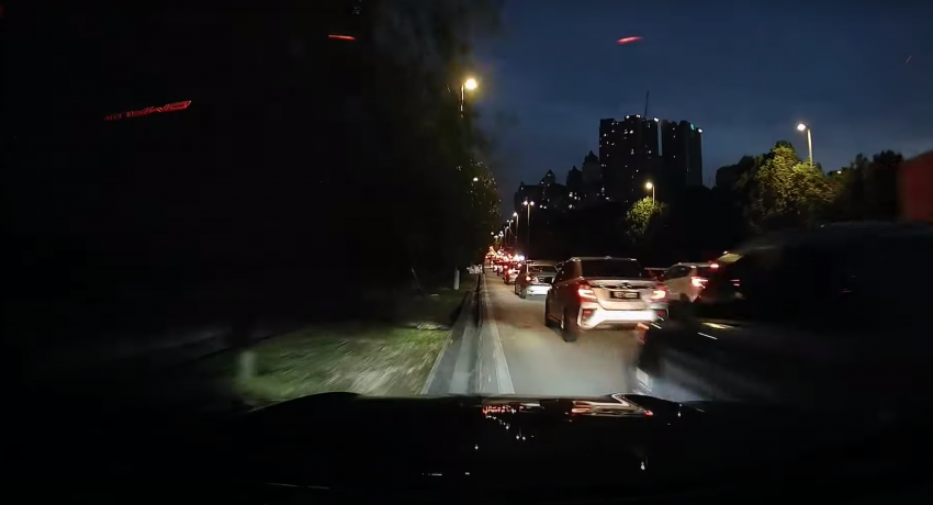 Merc C63 AMG charges up a crest blind, encounters traffic jam, somehow avoids major pile-up accident 1452542