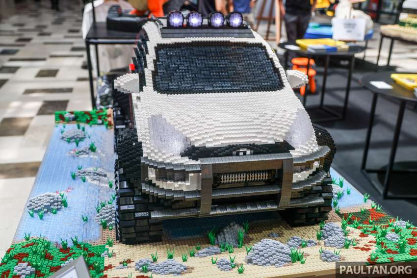 Perodua MyBi – life-size replica of a Myvi Extreme 1.5; 1.27 million Lego bricks; around two months to build 1461055