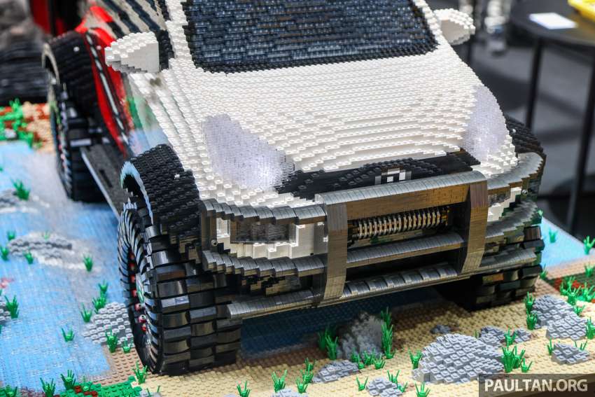 Perodua MyBi – life-size replica of a Myvi Extreme 1.5; 1.27 million Lego bricks; around two months to build 1461062