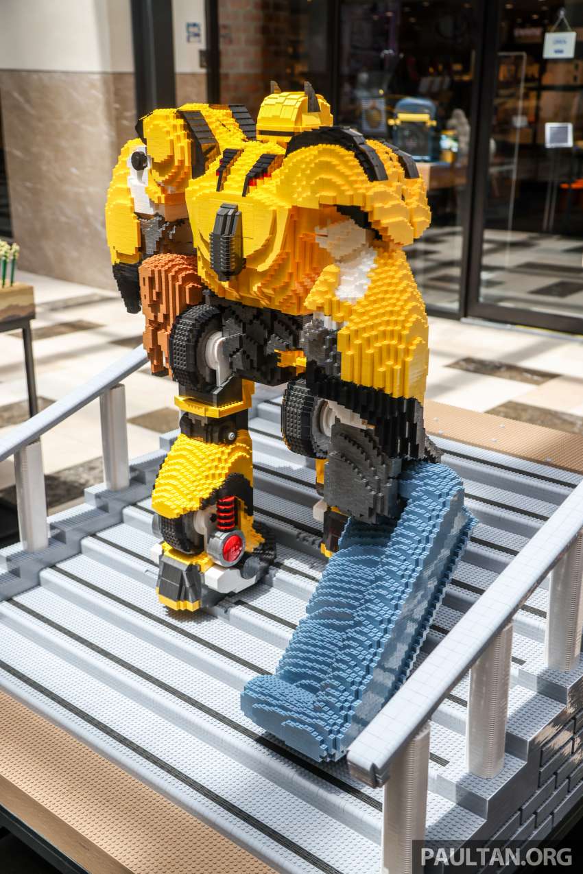 Perodua MyBi – life-size replica of a Myvi Extreme 1.5; 1.27 million Lego bricks; around two months to build 1461074
