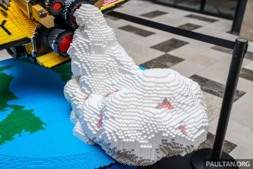 Perodua MyBi – life-size replica of a Myvi Extreme 1.5; 1.27 million Lego bricks; around two months to build 1461090