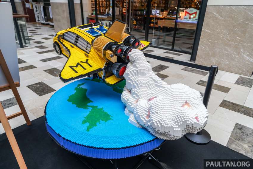 Perodua MyBi – life-size replica of a Myvi Extreme 1.5; 1.27 million Lego bricks; around two months to build 1461085