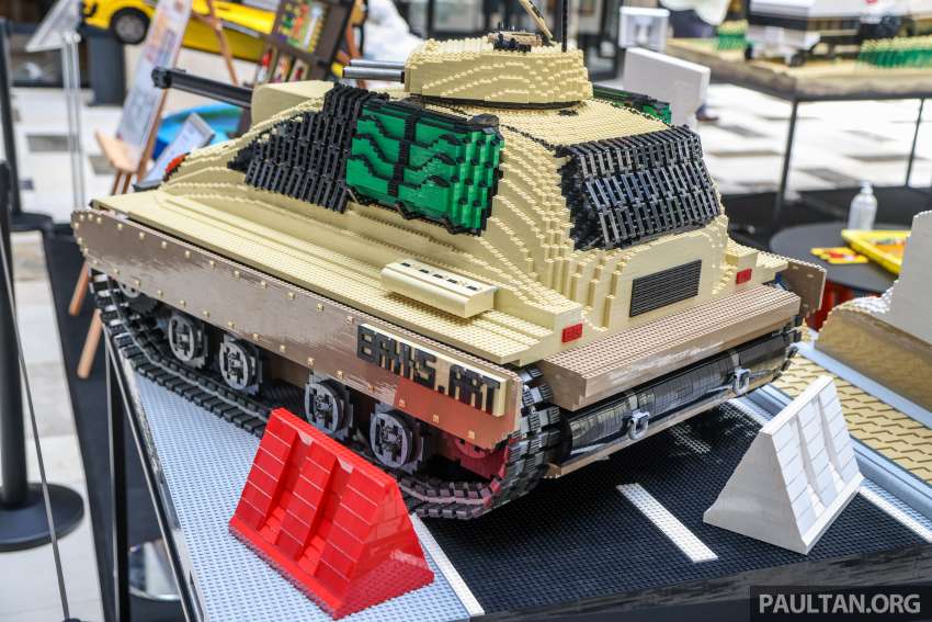 Perodua MyBi – life-size replica of a Myvi Extreme 1.5; 1.27 million Lego bricks; around two months to build 1461102