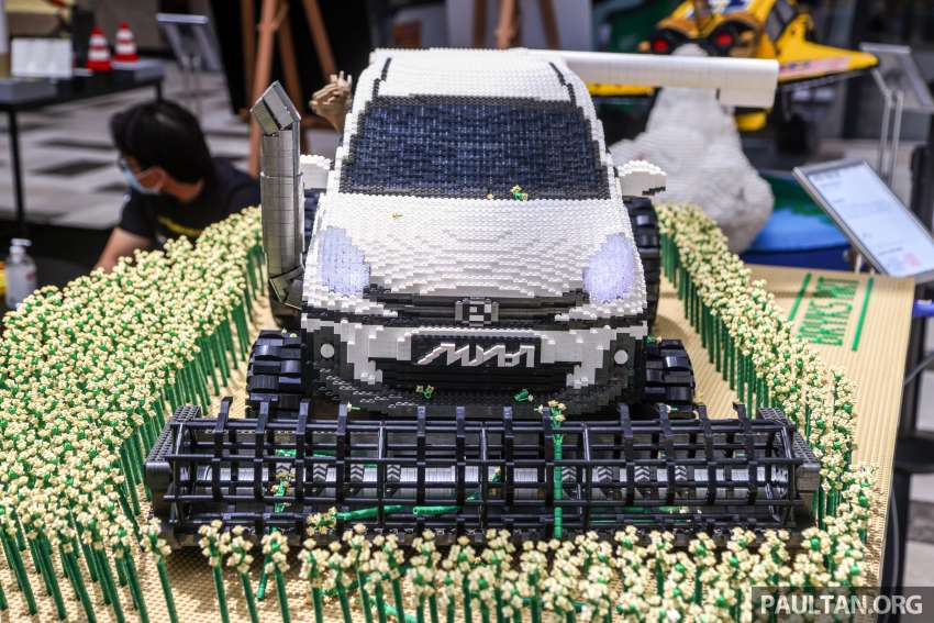 Perodua MyBi – life-size replica of a Myvi Extreme 1.5; 1.27 million Lego bricks; around two months to build 1461114