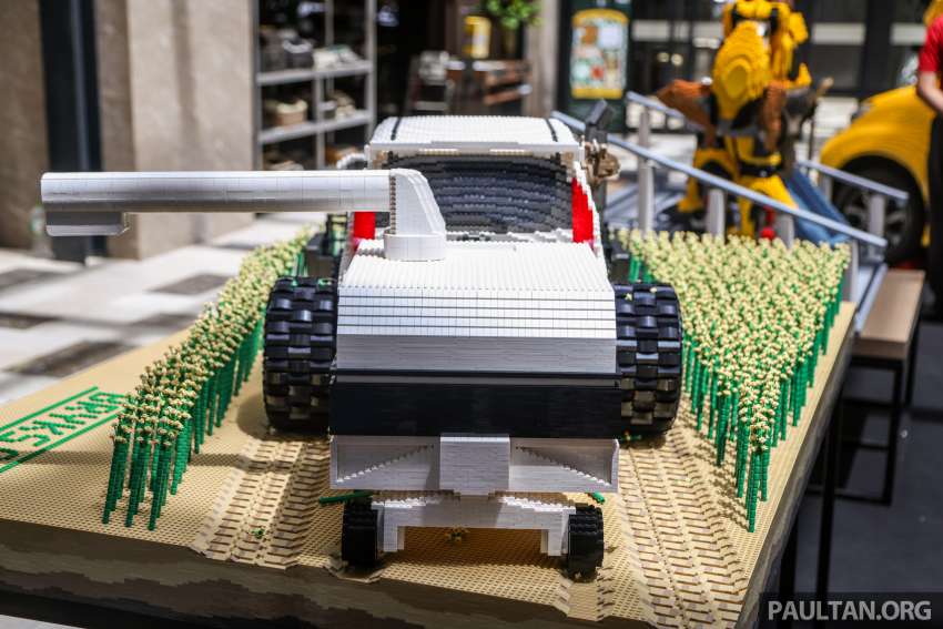 Perodua MyBi – life-size replica of a Myvi Extreme 1.5; 1.27 million Lego bricks; around two months to build 1461115