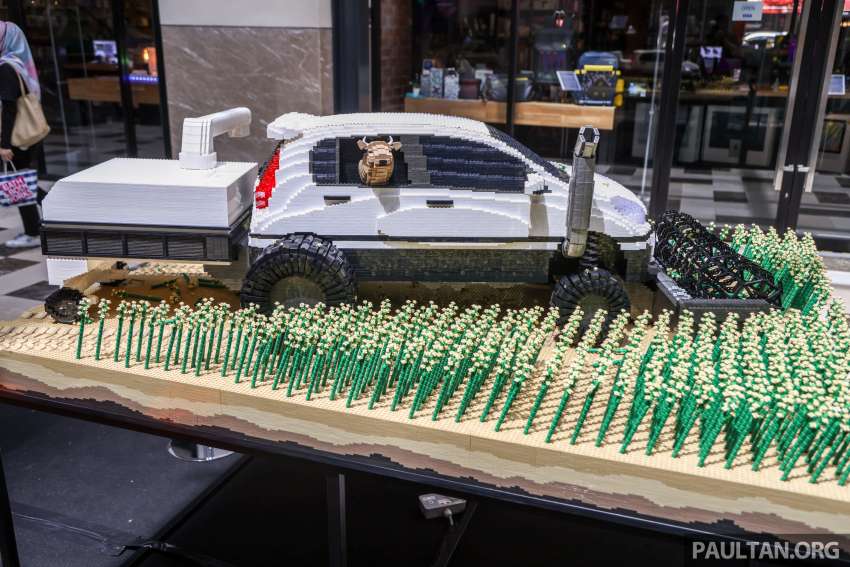 Perodua MyBi – life-size replica of a Myvi Extreme 1.5; 1.27 million Lego bricks; around two months to build 1461117