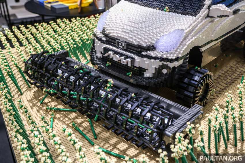 Perodua MyBi – life-size replica of a Myvi Extreme 1.5; 1.27 million Lego bricks; around two months to build 1461118