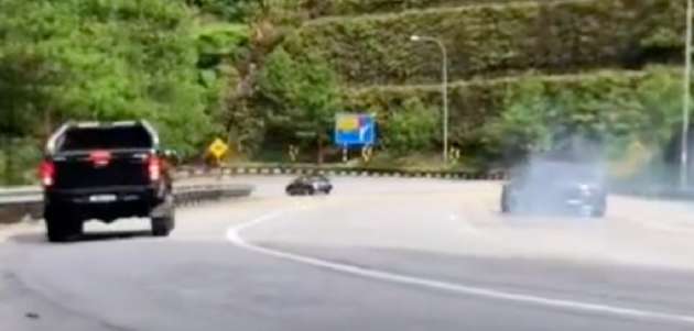 Car goes drifting down Genting Highlands road, pick-up truck pulls over to hard shoulder to stay clear